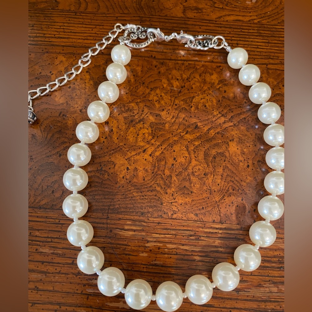 Elegant White Faux Pearl Necklace